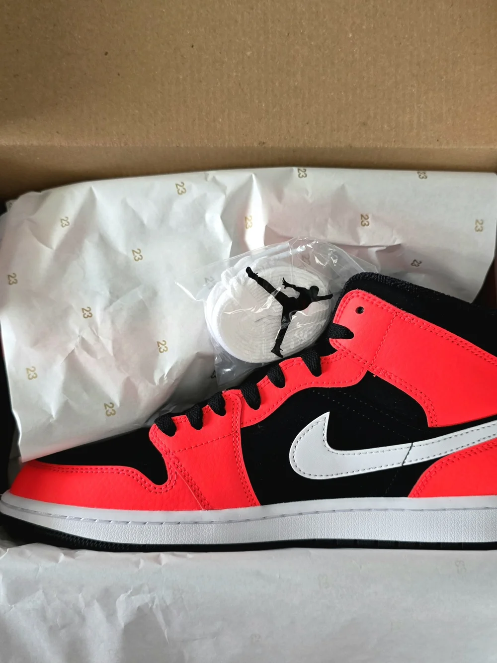 Air Jordan 1 Retro Mid Infrared 23